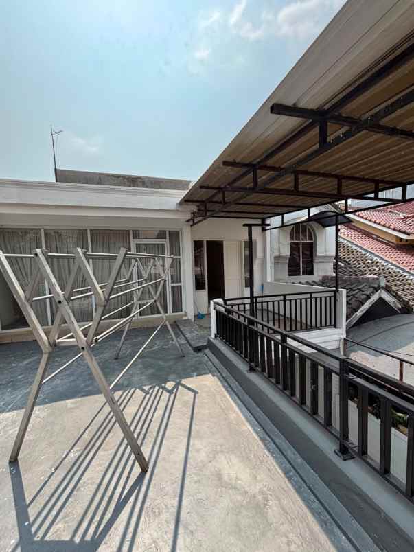 dijual rumah taman palem lestari