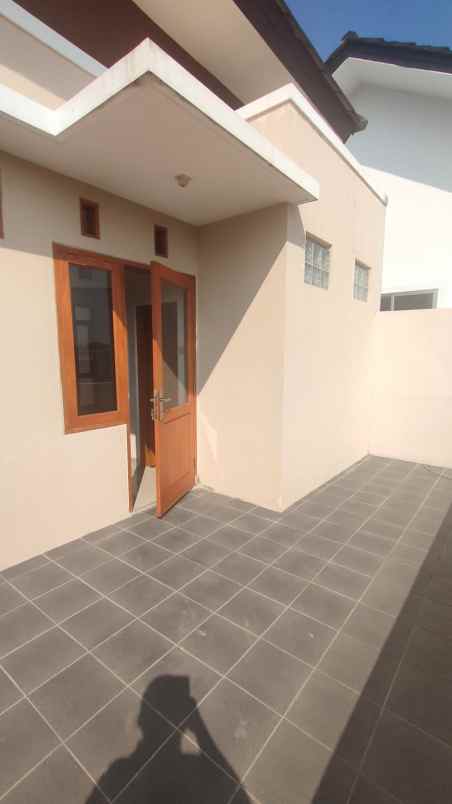 dijual rumah taman persada residence