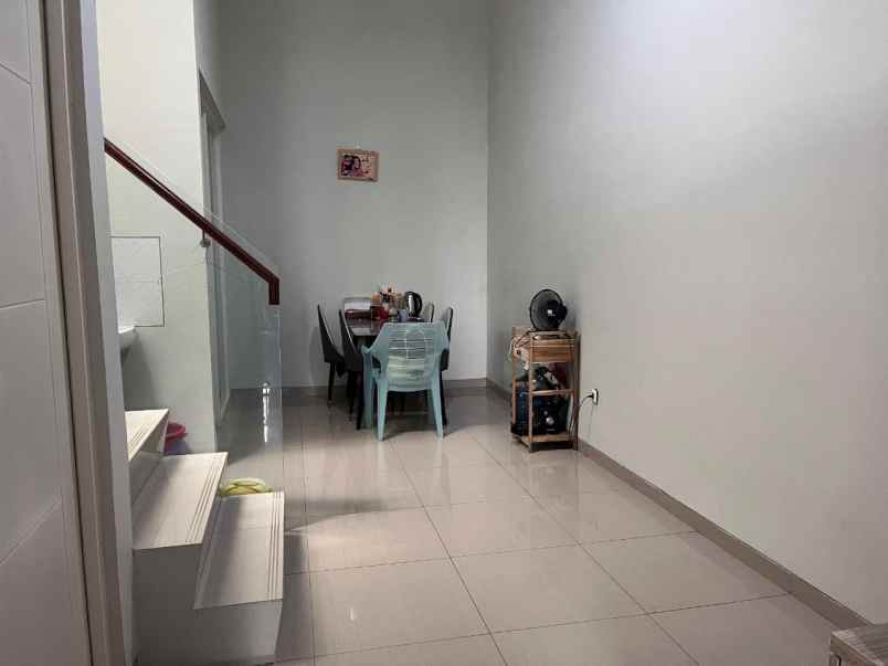 dijual rumah taman sutorejo timur