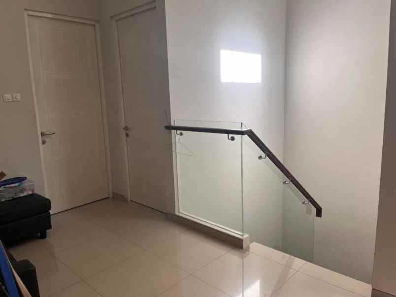 dijual rumah taman sutorejo timur