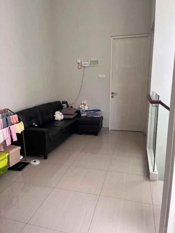 dijual rumah taman sutorejo timur