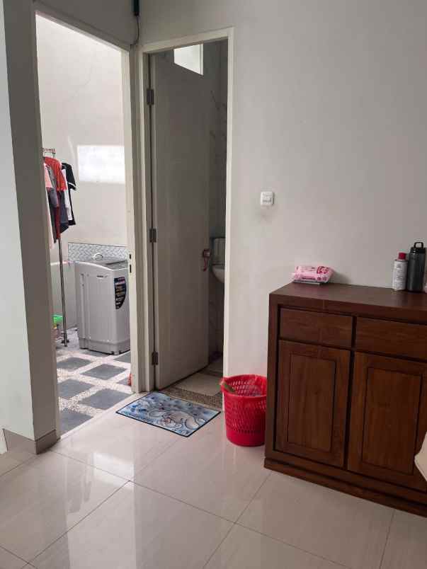 dijual rumah taman sutorejo timur