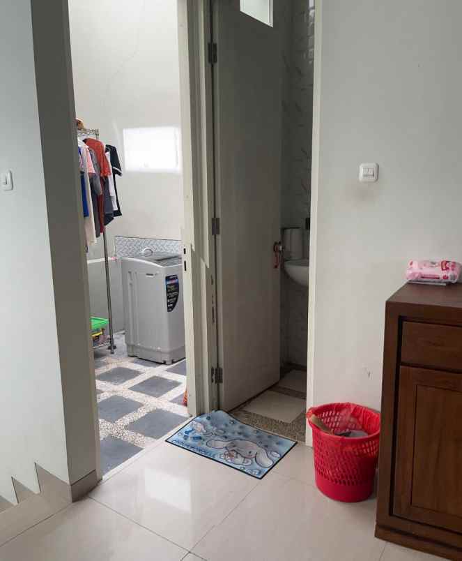 dijual rumah taman sutorejo timur