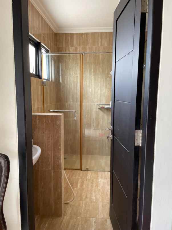 dijual rumah tangerang selatan
