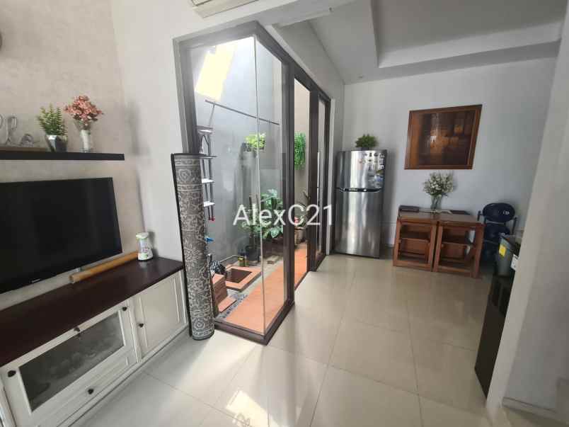 dijual rumah teluk pucung