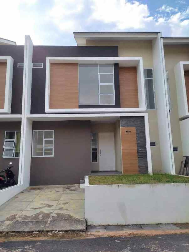 Dijual Cepat Rumah Baru 2 Lantai Di Villa Bukit Indah Batam Center