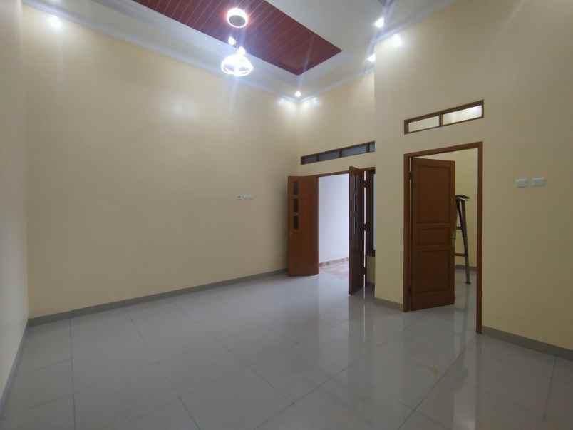 dijual rumah villa gading harapan 3