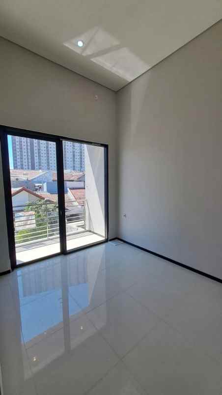 dijual rumah villa kalijudan indah