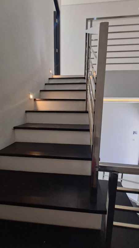 dijual rumah villa kalijudan indah