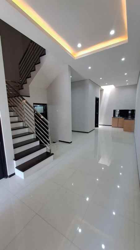 dijual rumah villa kalijudan indah