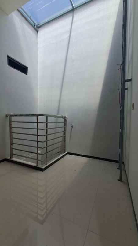 dijual rumah villa kalijudan indah