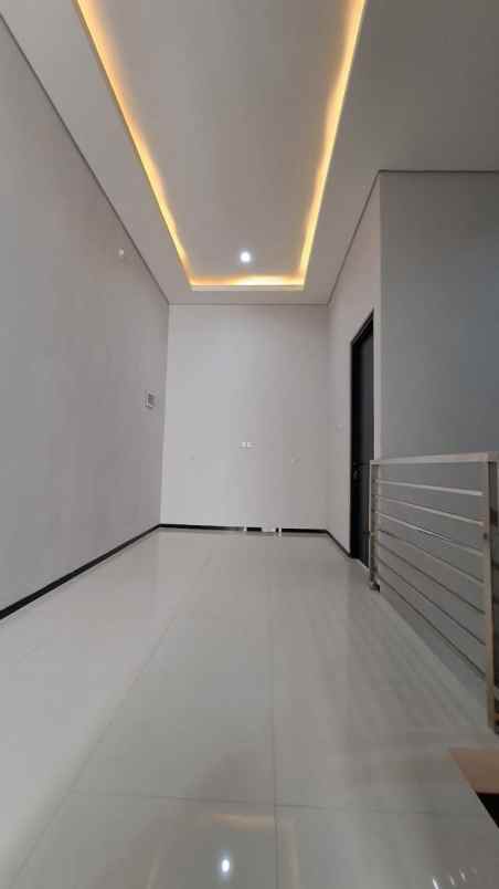 dijual rumah villa kalijudan indah