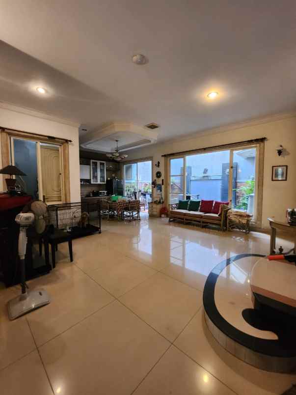 dijual rumah villa permata gading