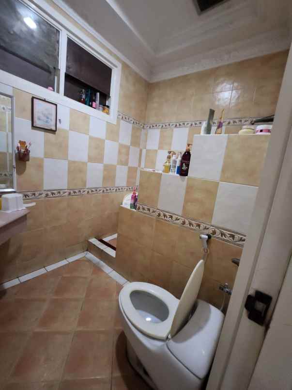 dijual rumah villa permata gading