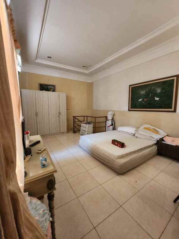 dijual rumah villa permata gading