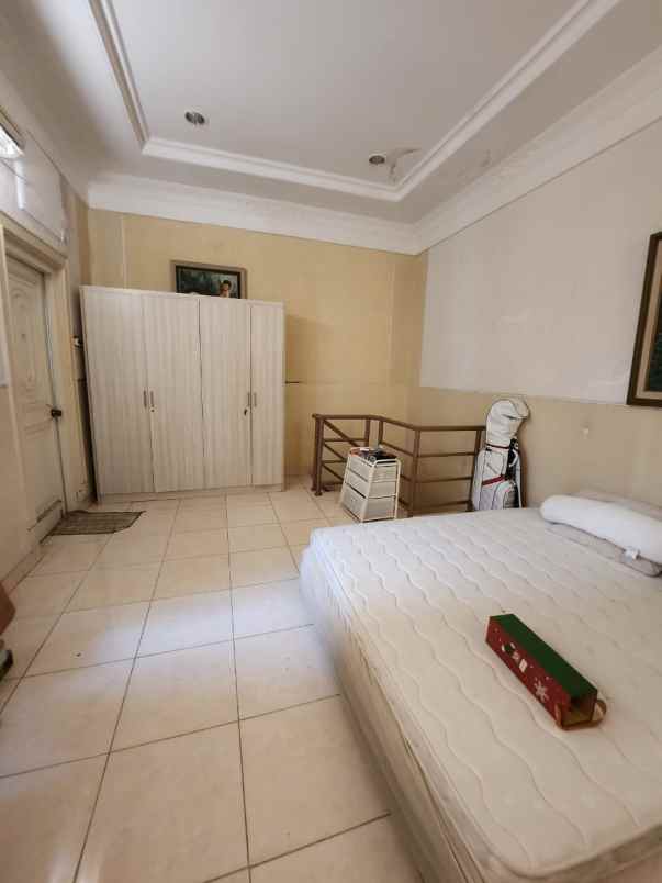 dijual rumah villa permata gading