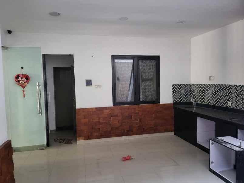 dijual rumah villa valensia pakuwon indah