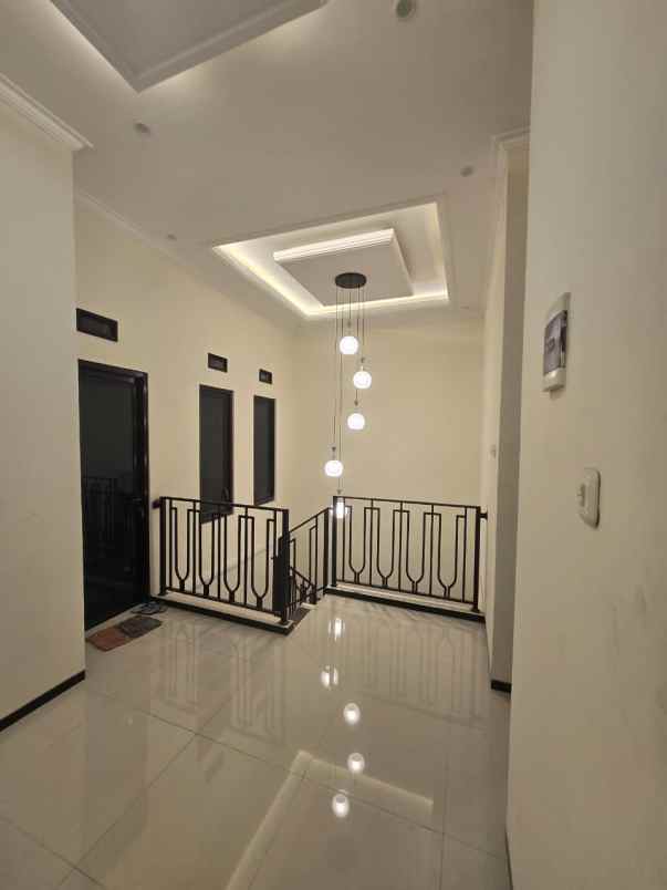 dijual rumah wiguna