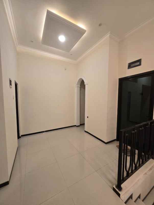 dijual rumah wiguna