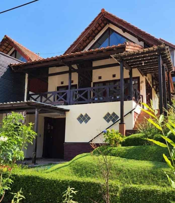dijual villa di grand trawas