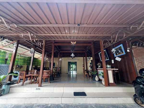 dijual villa jl saman utara tanjung