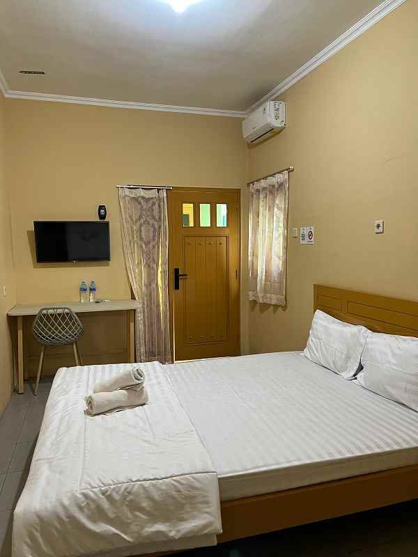 dijual villa jl saman utara tanjung