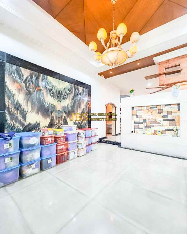 dijual villa komplek grand polonia row