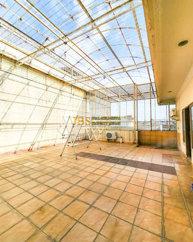 dijual villa komplek grand polonia row