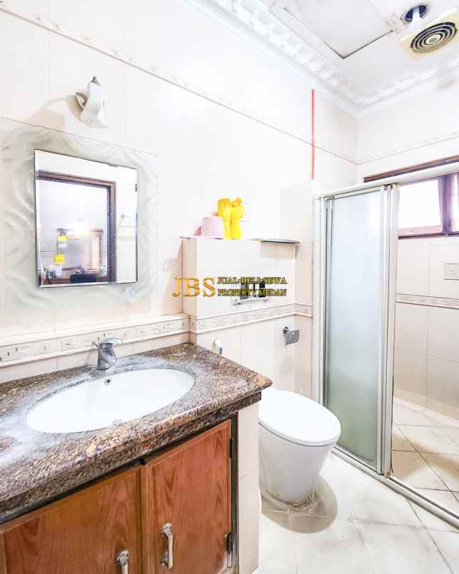 dijual villa komplek grand polonia row