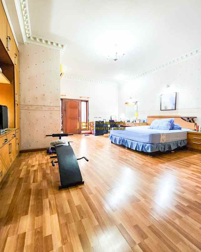 dijual villa komplek grand polonia row