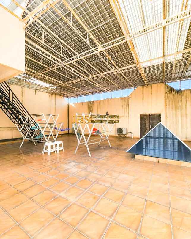 dijual villa komplek grand polonia row