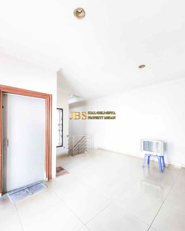 dijual villa komplek grand polonia row