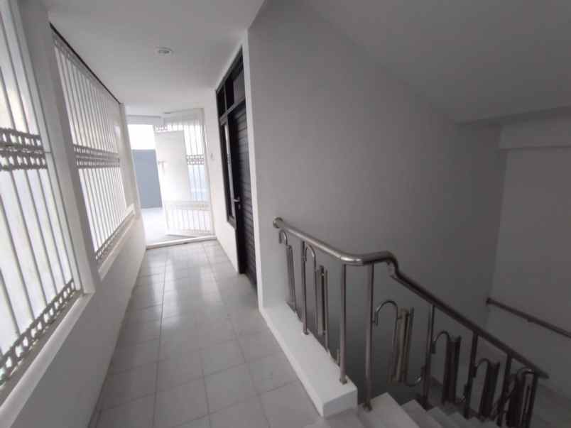 disewakan bangunan raya kenjeran surabaya