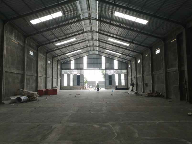 disewakan gudang di jember