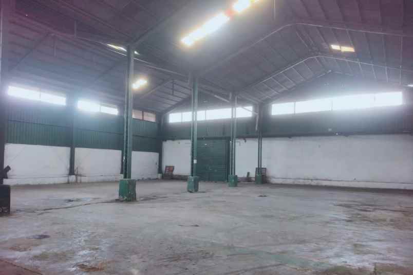 disewakan gudang di jl raya narogong kota bekasi