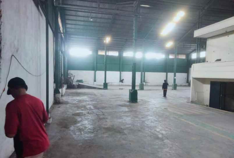 disewakan gudang di jl raya narogong kota bekasi