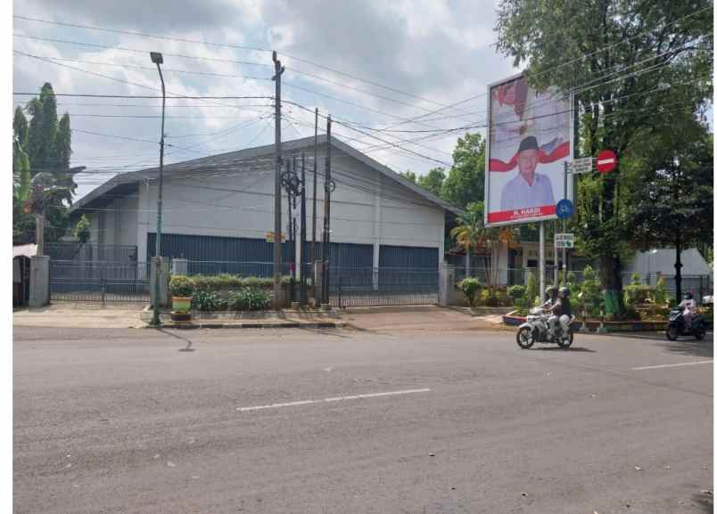 disewakan gudang siap pakai di taman