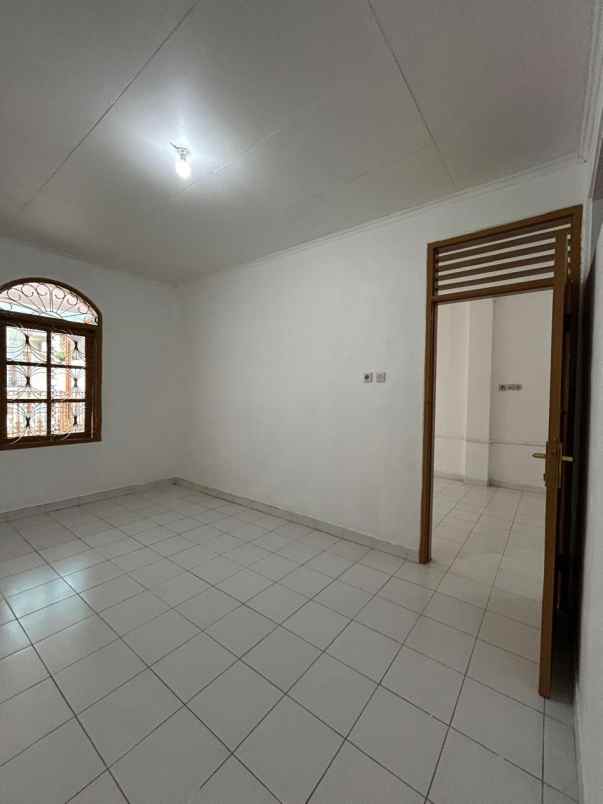 disewakan rumah bagus 2 lt belakang mall kelapa gading