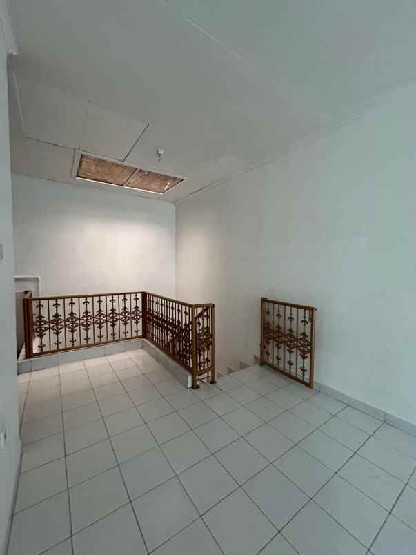 disewakan rumah bagus 2 lt belakang mall kelapa gading