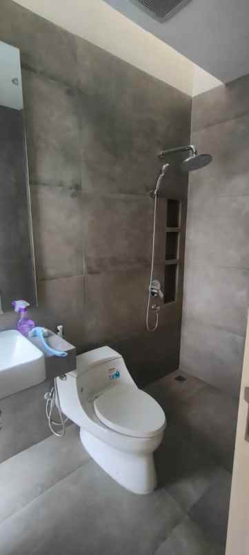 disewakan rumah karang tengah