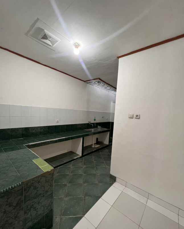 disewakan rumah kelapa kopyor kelapa gading