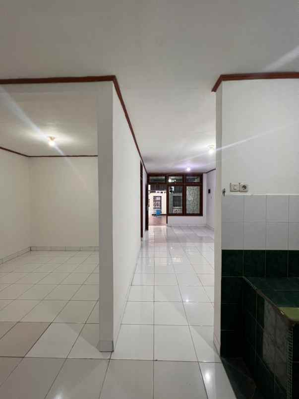 disewakan rumah kelapa kopyor kelapa gading