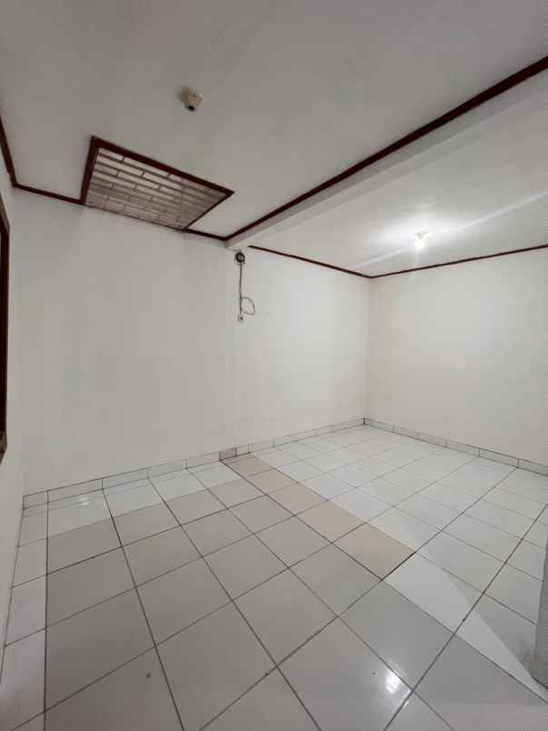 disewakan rumah kelapa kopyor kelapa gading