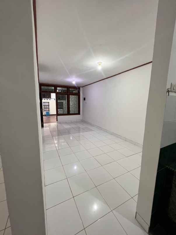 disewakan rumah kelapa kopyor kelapa gading