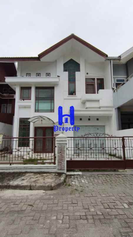 disewakan rumah komplek cemara hijau jalan