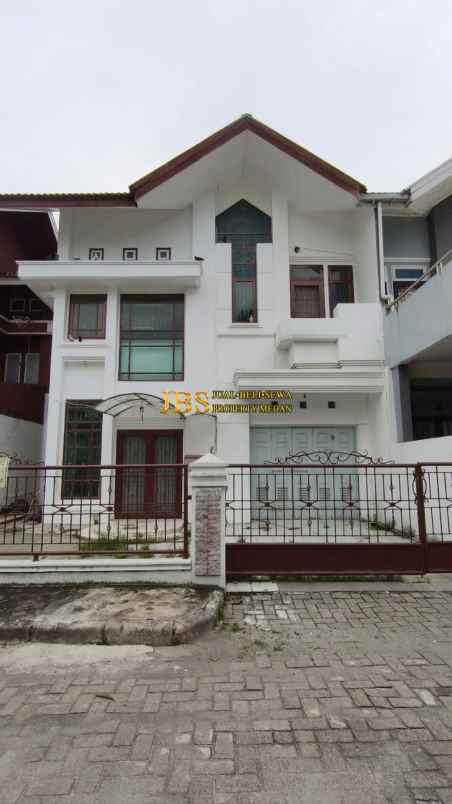 disewakan rumah komplek cemara hijau jalan