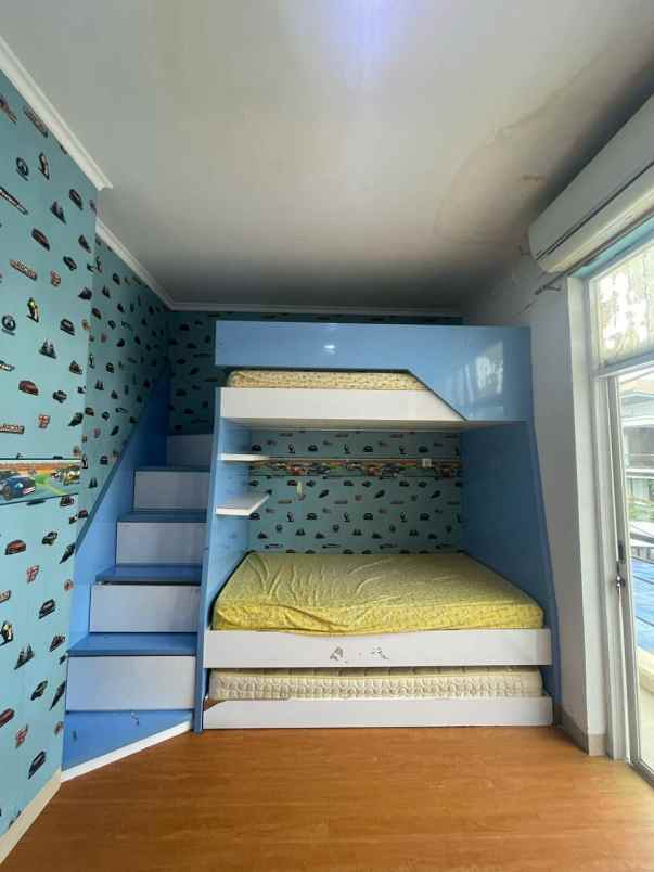 disewakan rumah komplek perumahan taman surya