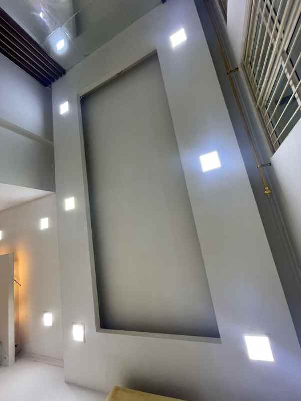 disewakan rumah komplek perumahan taman surya