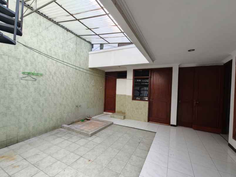 disewakan rumah manyar kertoadi