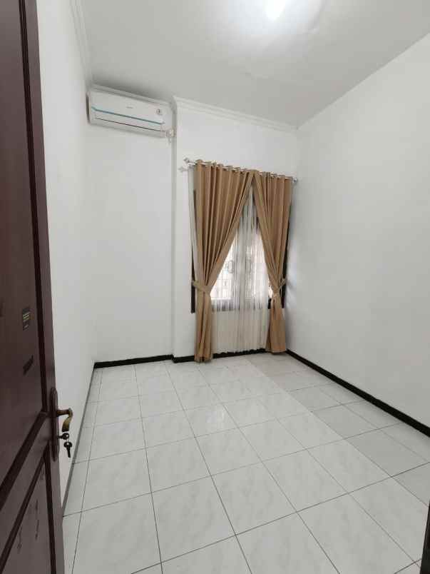 disewakan rumah manyar kertoadi